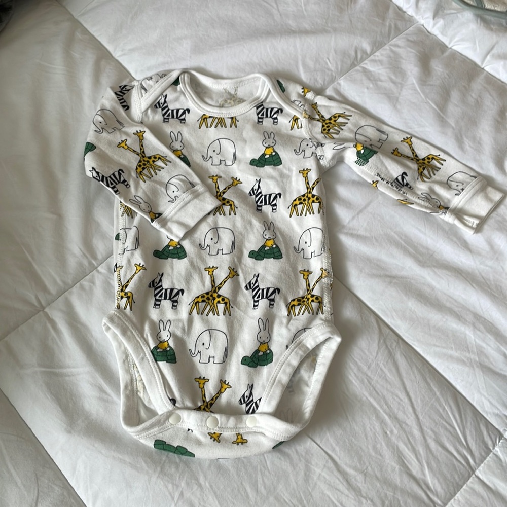 Baby clothes (neutral) 3
